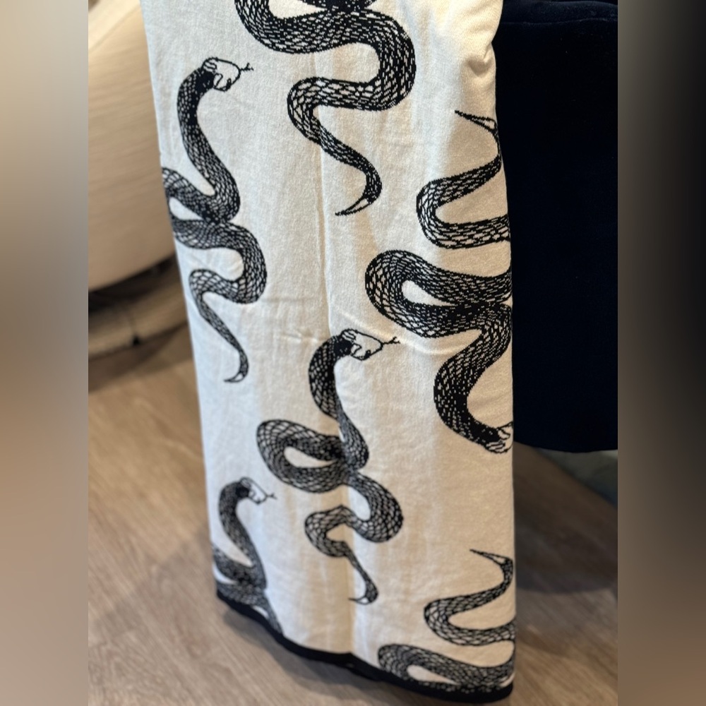 Intarsia knit Snake Throw Blanket Year of the Snake - Picture 11 of 16